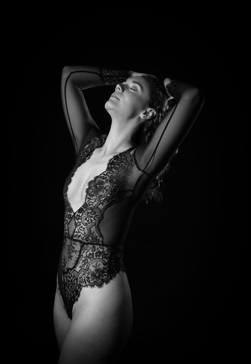 lady posing in underwear for a boudoir Photo shoot