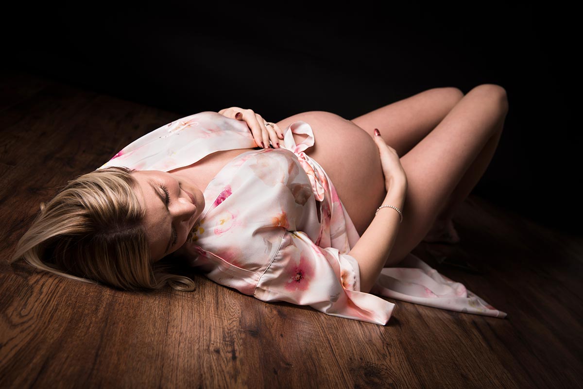 Pregnant Lady with a baby bump for maternity photography chesterfield